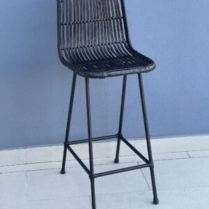 TABURETE NOGAL BLACK – Elegancia urbana con impacto real
